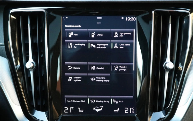 Volvo V60 cena 116500 przebieg: 182400, rok produkcji 2019 z Zelów małe 781
